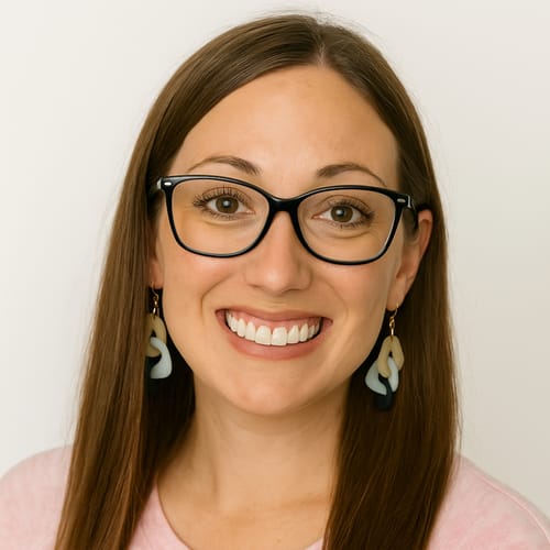 Headshot of Traci McGuinness, LMHC