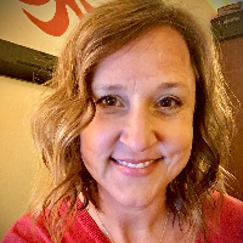 Headshot of Lois Lee, LCSW