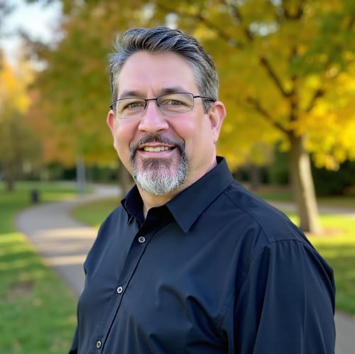 Headshot of Allan Vives, PSYCHOLOGIST