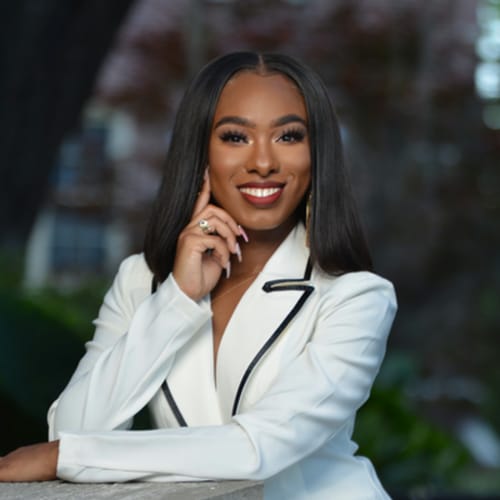Headshot of Monet Xminis, LCSW