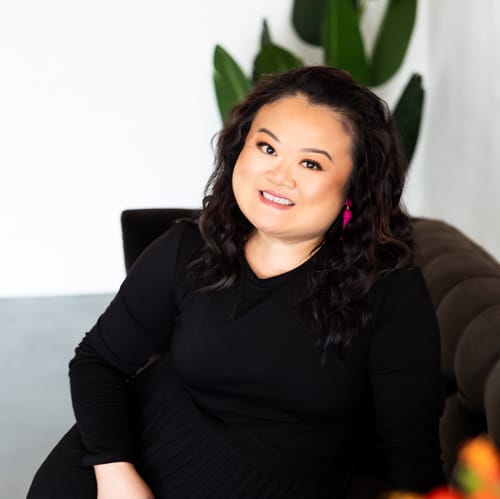 Headshot of Lynda Hua, LPC