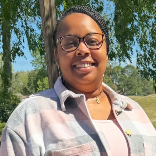 Headshot of Teinesha Smallwood, LCSW