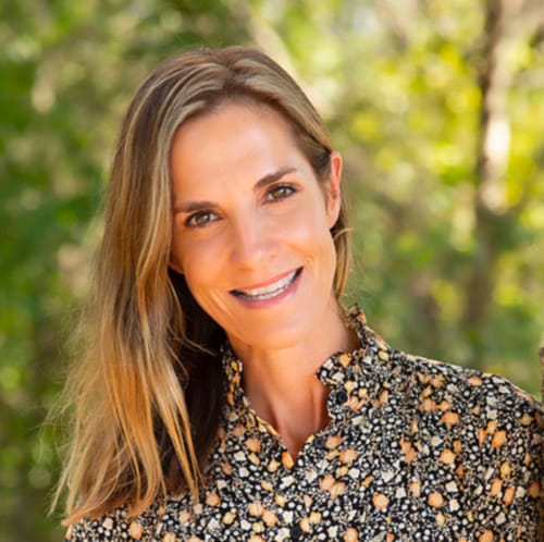 Headshot of Laura Robinson, LCSW