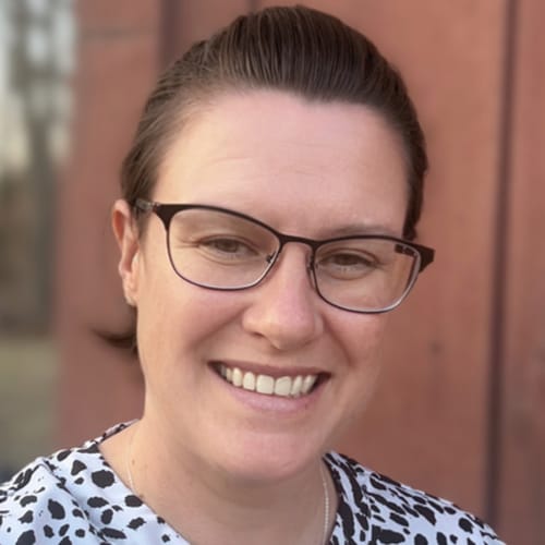 Headshot of Lauren Galarneau, LCSW
