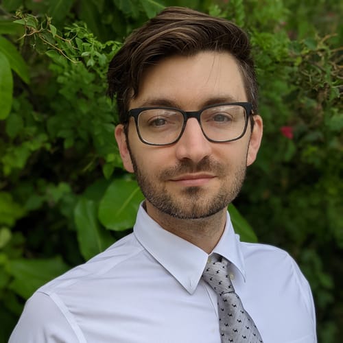 Headshot of Vito Pelikan, LPCC