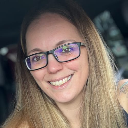 Headshot of Leah Comeau, LCSW