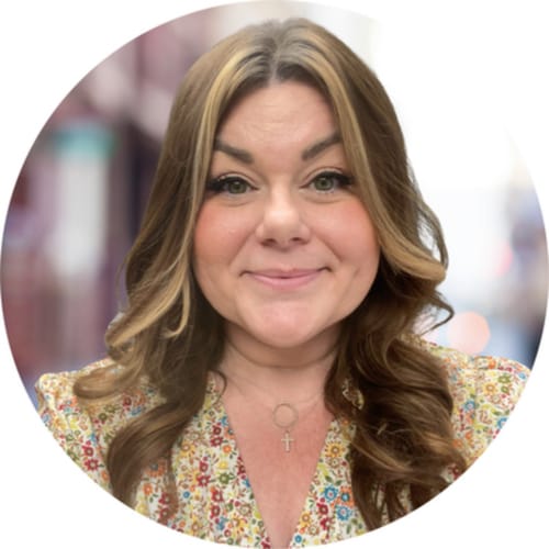 Headshot of Jennifer Warren, LMSW