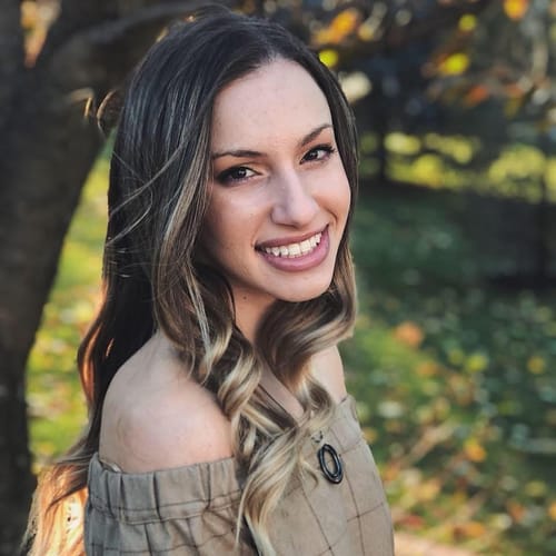 Headshot of Makenzie Bayless, LPC
