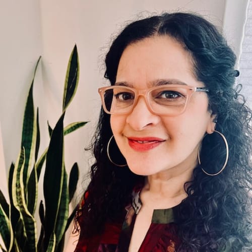 Headshot of Dina Reynoso, LCSW