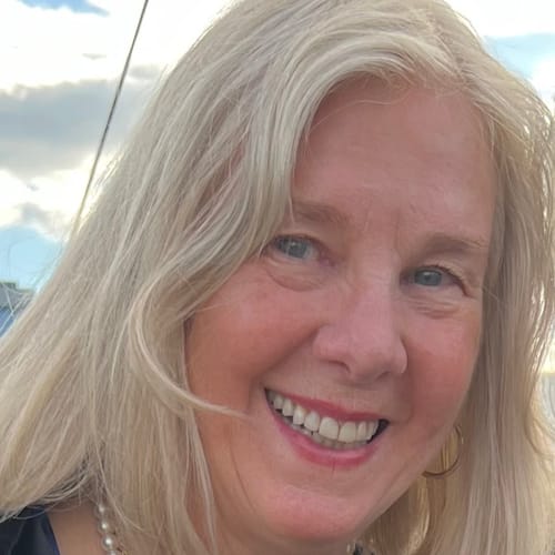Headshot of Cheryl Loomis, LC
