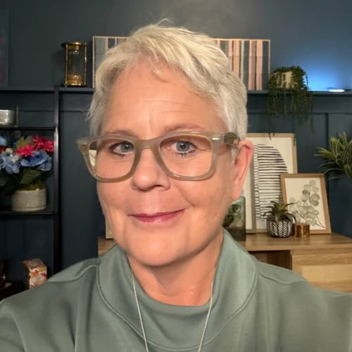 Headshot of Leslie Pieper, LIMHP