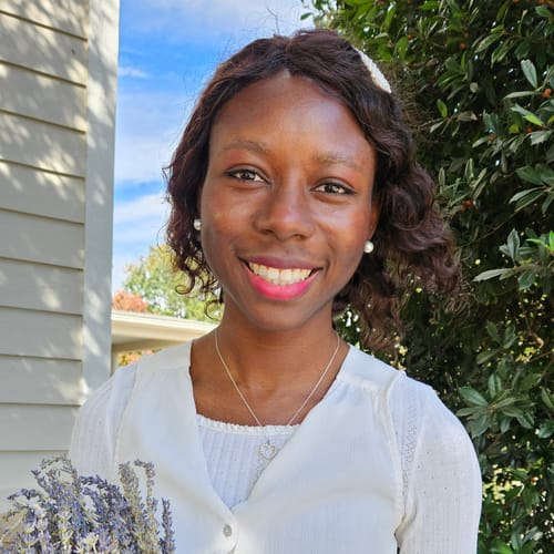 Headshot of Janie Ugwuegbu, NP