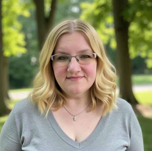 Headshot of Emily Shelton, LMFT