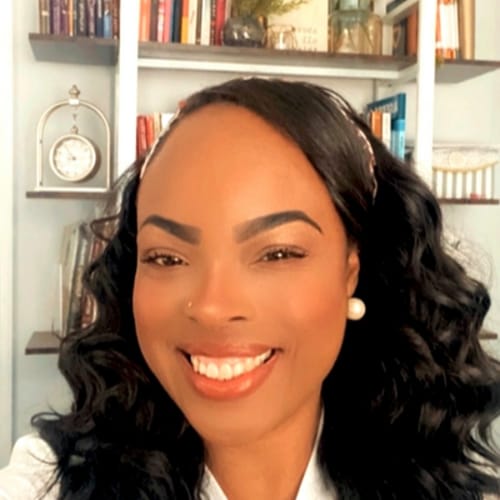 Headshot of Sade' Patterson, LCSW