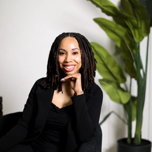 Headshot of Alexus Dover, LCSW