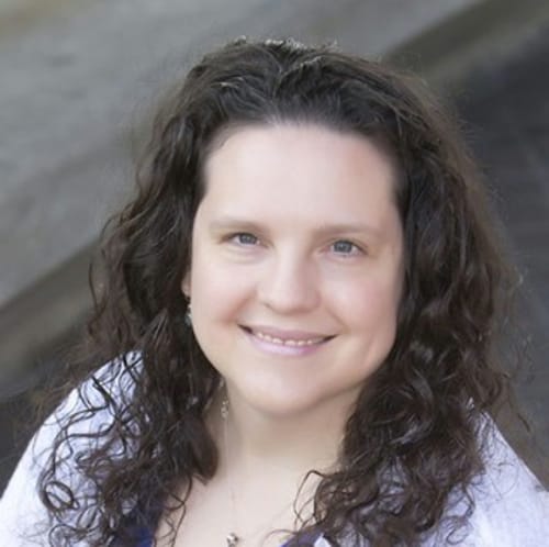 Headshot of Carrie Singer, LPCC