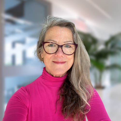 Headshot of Jennifer Manlowe, LMFT