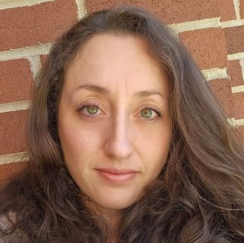 Headshot of Lisette Snyder, LCSW