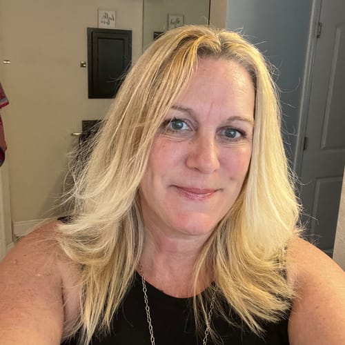 Headshot of Elizabeth Garambone, LPC