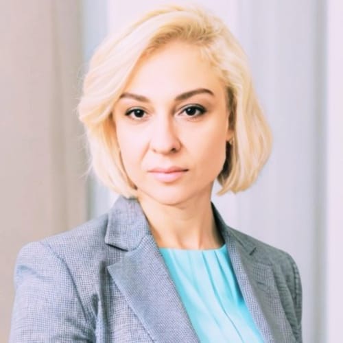 Headshot of Izabella Alpert, APN