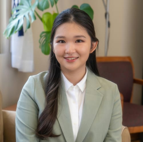 Headshot of Glenmarie Lim, LMHC