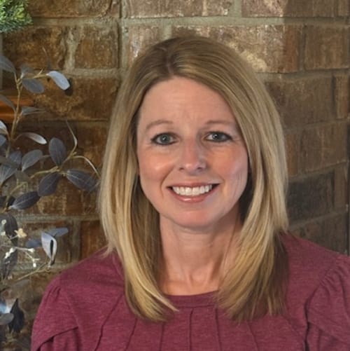 Headshot of Lauren Clopton, LPC