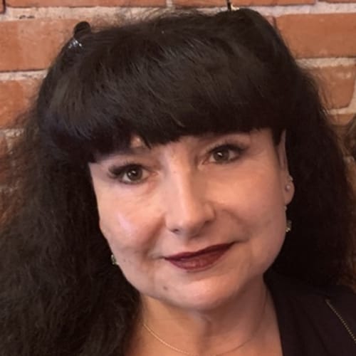 Headshot of Gloria Knoll, LCSW