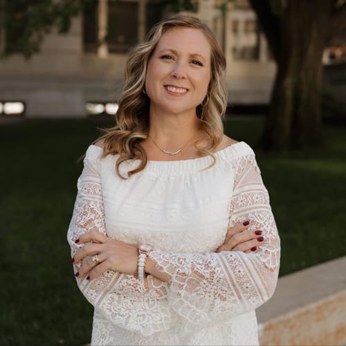 Headshot of Robin Houser, LIMHP