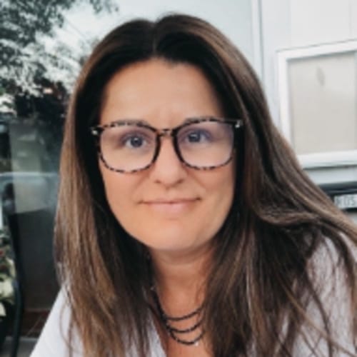 Headshot of Anabela Pereira, LPC