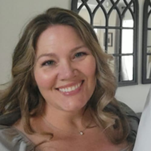 Headshot of Sharee Stuart, LMFT
