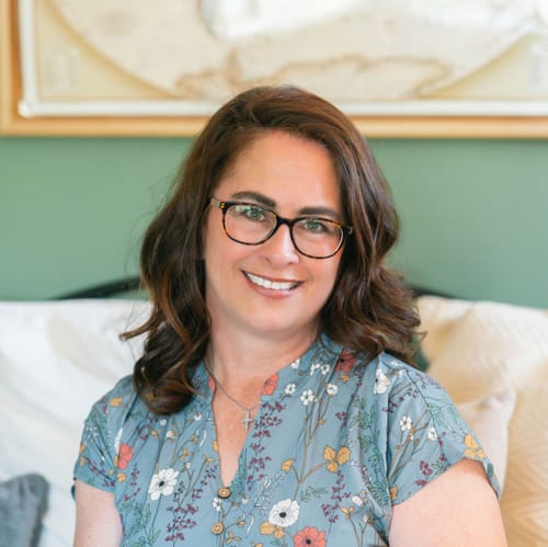 Headshot of AnneMarie Winic, LCSW