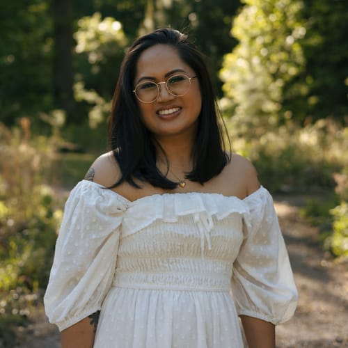 Headshot of Gabby Oblena, LCPCS