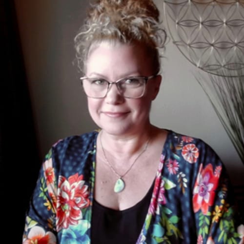 Headshot of Teresa Jewelinski, LMFT