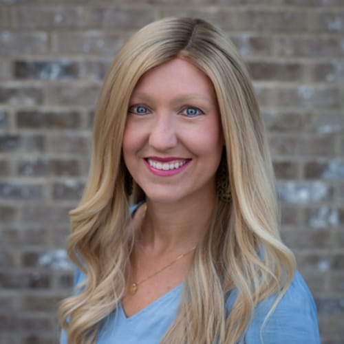 Headshot of Courtney Thompson, LICSW
