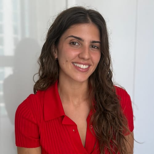 Headshot of Giulia Dias Roncoletta, LMHC