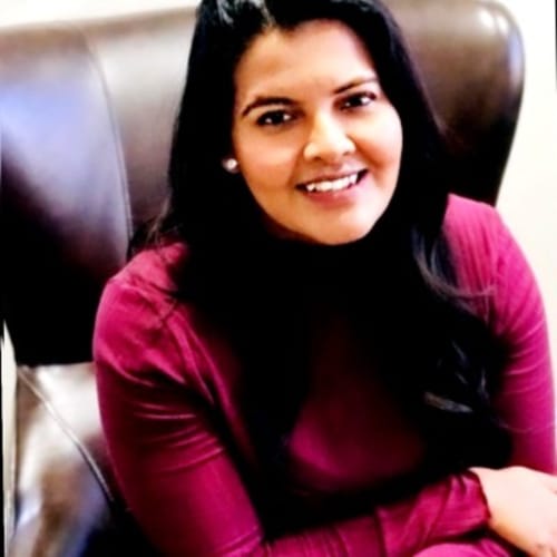 Headshot of Shehanie Hernandez, LMFT