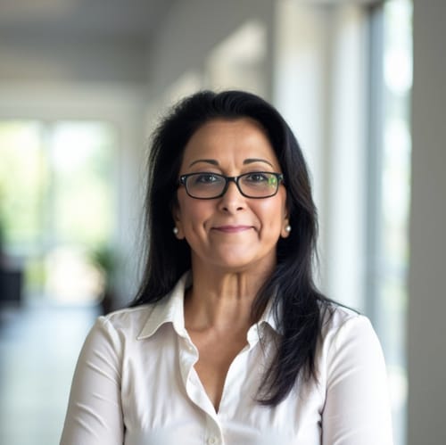 Headshot of Marjan Naghavi, LPC
