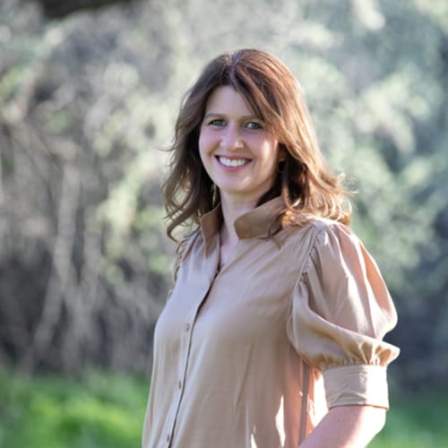 Headshot of Shannon Higham, LMFT