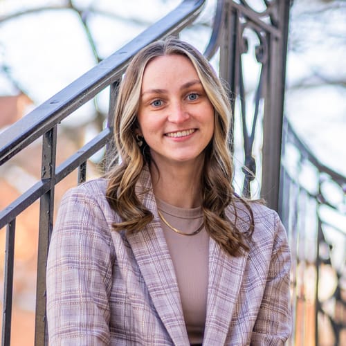 Headshot of Kaitlyn Urbaniak, LCSW