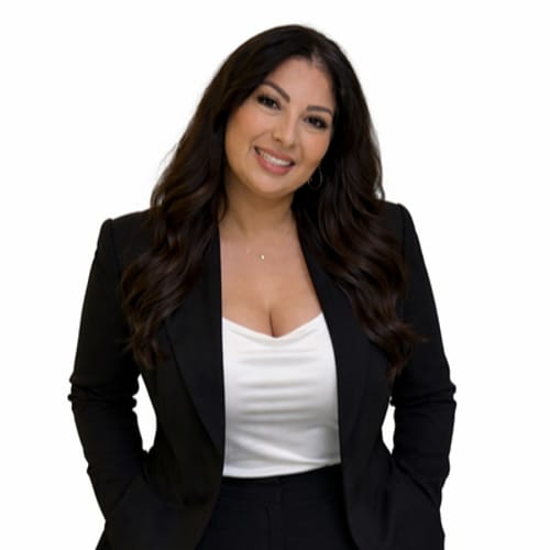Headshot of Yvette Allivato, LMFT