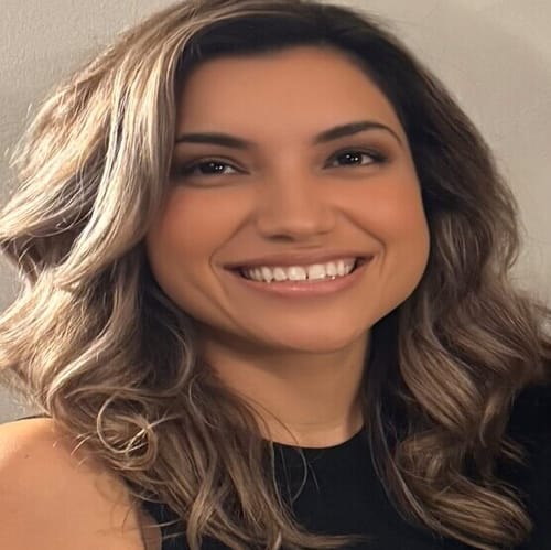 Headshot of Nelly Vela, LPC