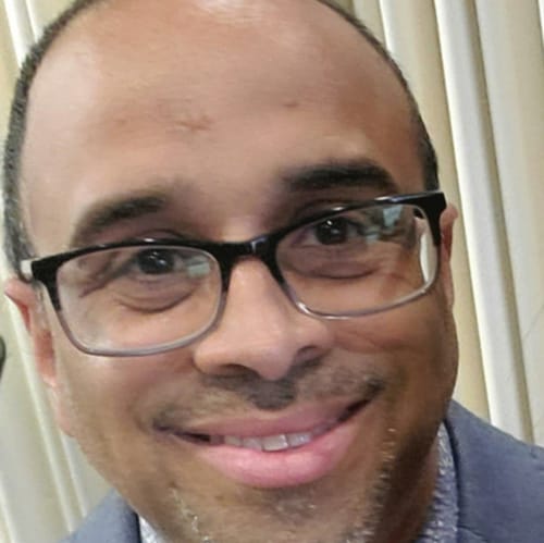Headshot of Lisandro Fabian, LMHC