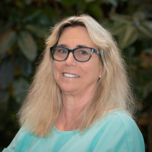 Headshot of Elizabeth Smith, LCSW