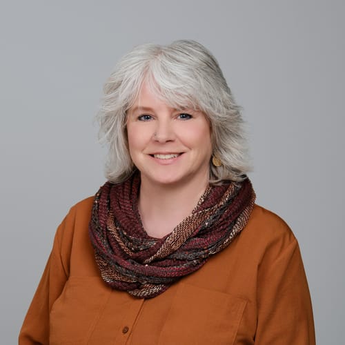 Headshot of Jen Poulos, LCSW