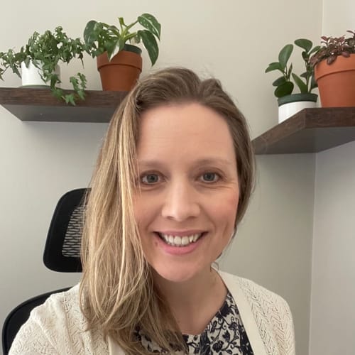 Headshot of Cara Andela, LCPC