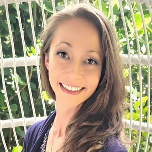 Headshot of Lisa Bettcher, LMFT