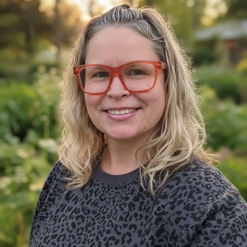 Headshot of Stephanie Weinblatt, LCPC