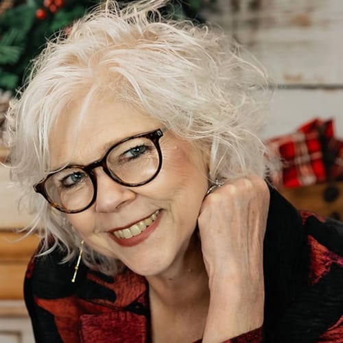 Headshot of Robin Andrus, LMHC