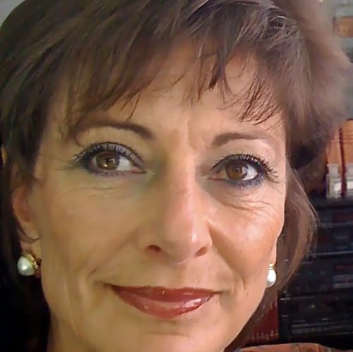 Headshot of Ximena Abondano, LMHC
