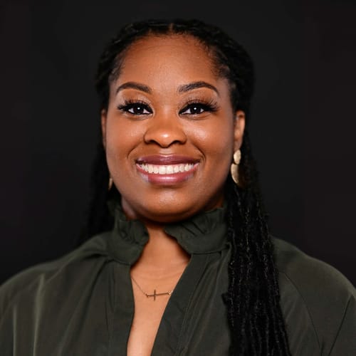 Headshot of Chamara Thomas, LMFT